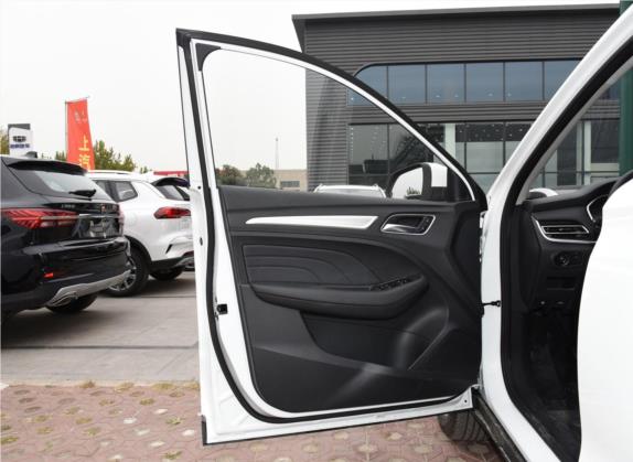 荣威RX3 2020款 1.6L 手动超爽进取版 车厢座椅   前门板