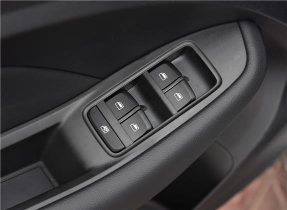 荣威RX3 2020款 1.6L 手动超爽进取版 车厢座椅   门窗控制
