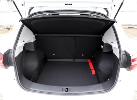 荣威RX3 2020款 1.6L 手动4G互联超爽精英版 车厢座椅   后备厢