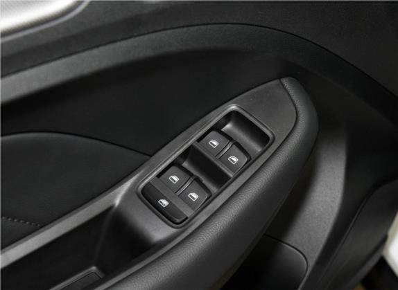 荣威RX3 2020款 1.6L  CVT 4G互联超爽旗舰版 车厢座椅   门窗控制