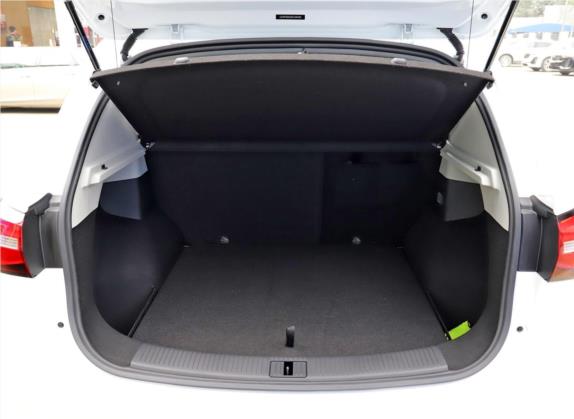 荣威RX3 2020款 1.6L CVT狮王宝座互联网智享版 车厢座椅   后备厢