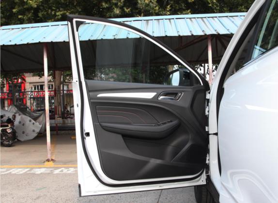 荣威RX3 2021款 PRO 1.6L 手动旗舰型 车厢座椅   前门板