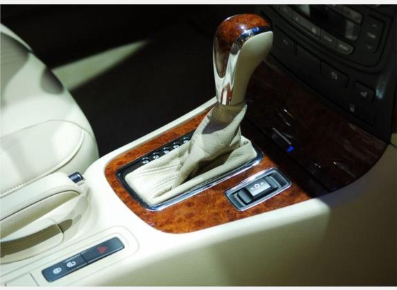荣威750 2007款 2.5L 贵雅版AT 中控类   挡把