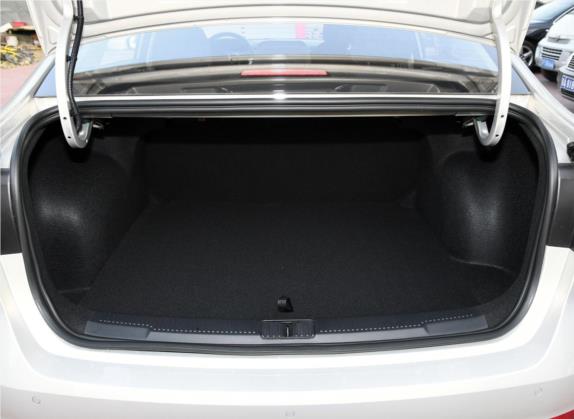 荣威i5 2019款 1.5L 手动4G互联朗越版 车厢座椅   后备厢