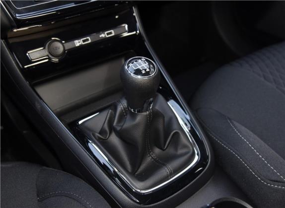 荣威i5 2019款 1.5L 手动4G互联朗越版 中控类   挡把