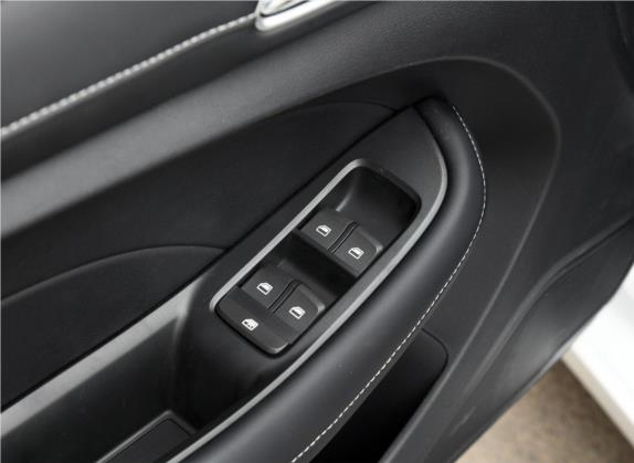 荣威i5 2019款 1.5L 自动4G互联朗越版 车厢座椅   门窗控制
