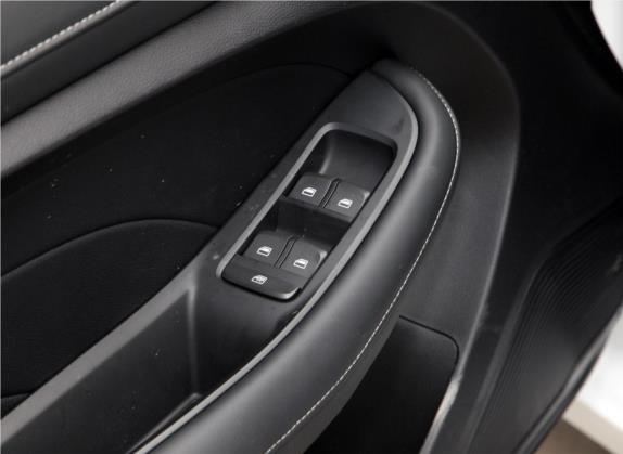 荣威i5 2020款 1.5L 手动4G互联领豪版 车厢座椅   门窗控制