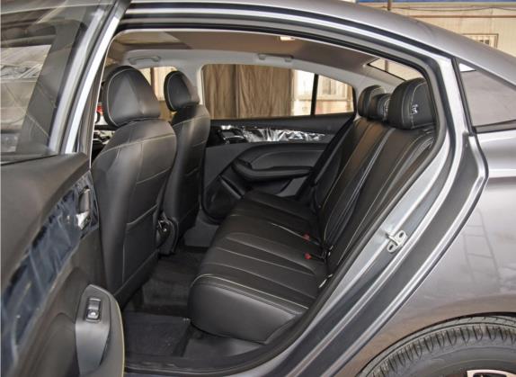 荣威i5 2021款 1.5L CVT黑金版 车厢座椅   后排空间
