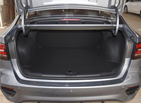 荣威i5 2021款 1.5L CVT黑金版 车厢座椅   后备厢