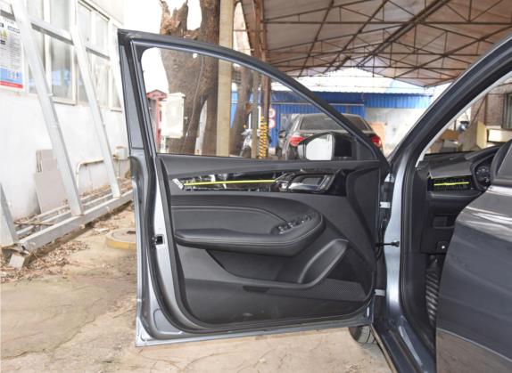 荣威i5 2021款 1.5L CVT黑金版 车厢座椅   前门板