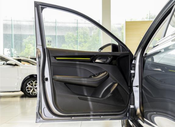 荣威i5 2021款 改款 1.5L CVT星耀版 车厢座椅   前门板