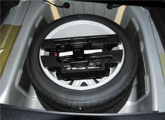 荣威550 2012款 550 1.8T 自动足金限量版 其他细节类   备胎