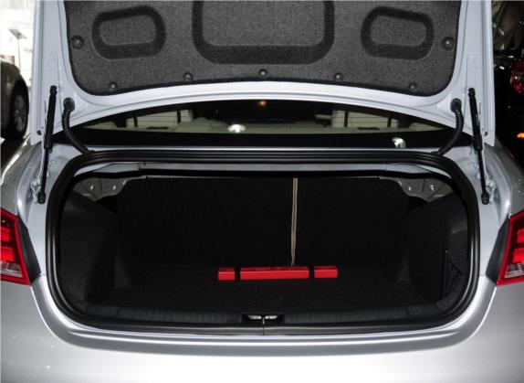 荣威550 2013款 550D 1.8T 自动品臻版 车厢座椅   后备厢