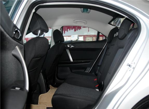 荣威550 2013款 经典版 550 1.8L 手动风尚型 车厢座椅   后排空间