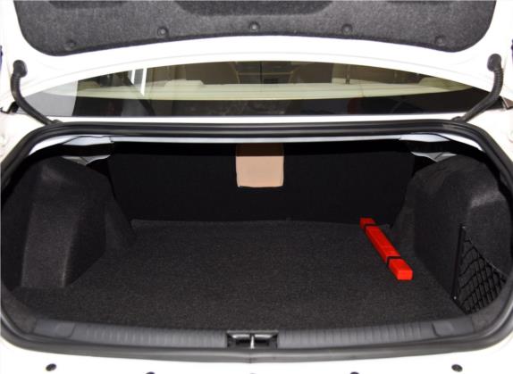 荣威550 2013款 经典版 550 1.8L 自动风尚型 车厢座椅   后备厢