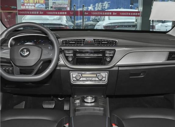 枫叶60s 2022款 改款 易行版 磷酸铁锂 中控类   中控台