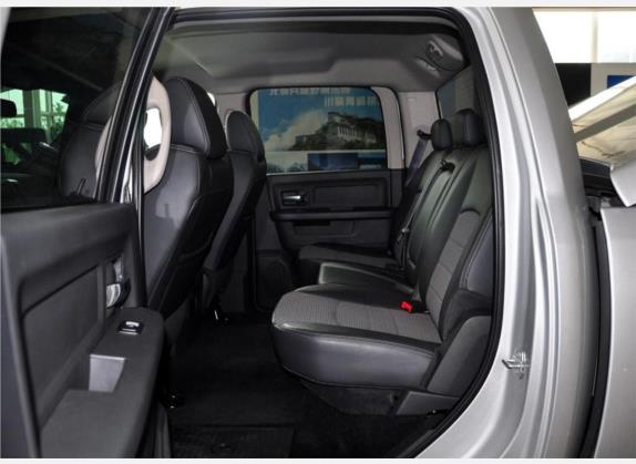 RAM Trucks 2011款 1500 Sport 车厢座椅   后排空间