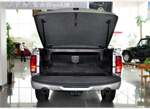 RAM Trucks 2011款 1500 Sport 车厢座椅   后备厢