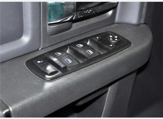RAM Trucks 2011款 1500 Sport 车厢座椅   门窗控制