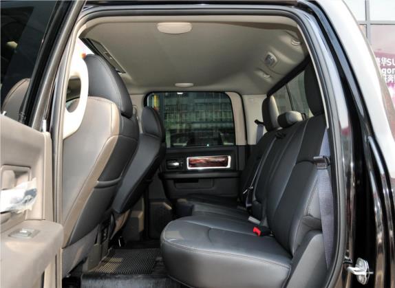 RAM Trucks 2011款 1500 Laramie 车厢座椅   后排空间