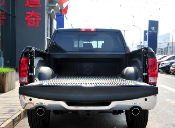 RAM Trucks 2011款 1500 Laramie 车厢座椅   后备厢