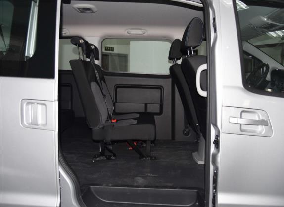 瑞风M3 2015款 2.0L 豪华型 车厢座椅   后排空间