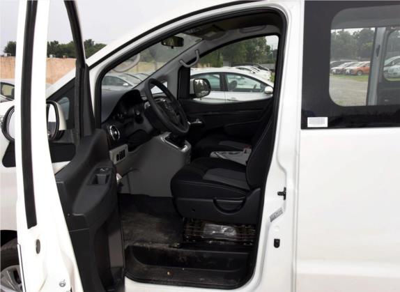 瑞风M3 2016款 宜家版 1.6L 豪华型 车厢座椅   前排空间