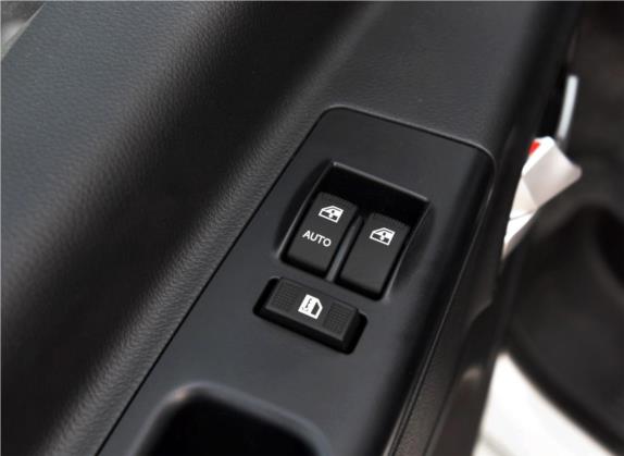 瑞风M3 2016款 宜家版 1.6L 豪华型 车厢座椅   门窗控制