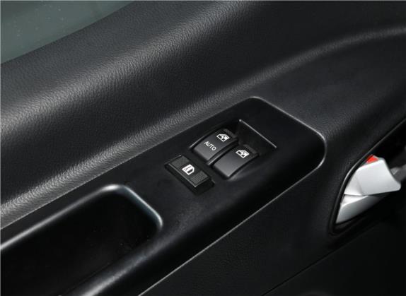 瑞风M3 2019款 1.6L 速运版 车厢座椅   门窗控制