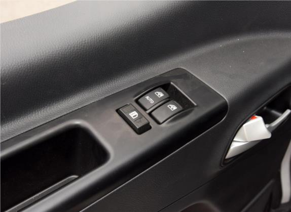 瑞风M3 2019款 创客版 1.6L 豪华型 车厢座椅   门窗控制