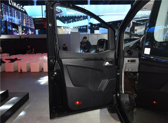2019款 PLUS 创客版 1.8L 豪华智能型 车厢座椅   前门板