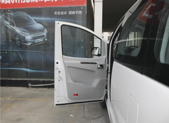 2021款 PLUS 宜家高功率版 1.5T 豪华型 9座 车厢座椅   前门板
