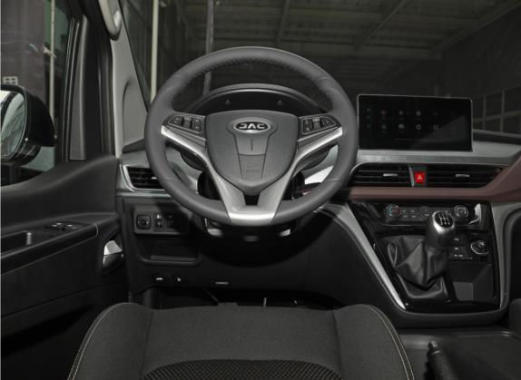 2022款 PLUS 1.8L 7座标准型 中控类   驾驶位