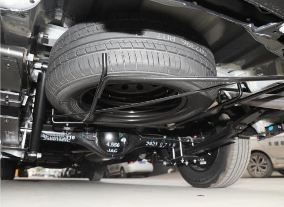 2022款 PLUS 1.8L 7座标准型 其他细节类   备胎