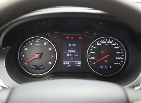 2022款 PLUS 1.8L 7座标准型 中控类   仪表盘
