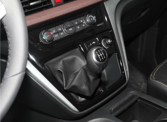 2022款 PLUS 1.8L 7座标准型 中控类   挡把
