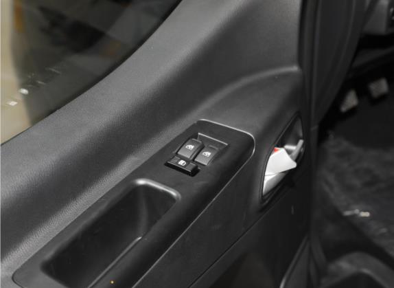 2022款 PLUS 1.8L 7座标准型 车厢座椅   门窗控制