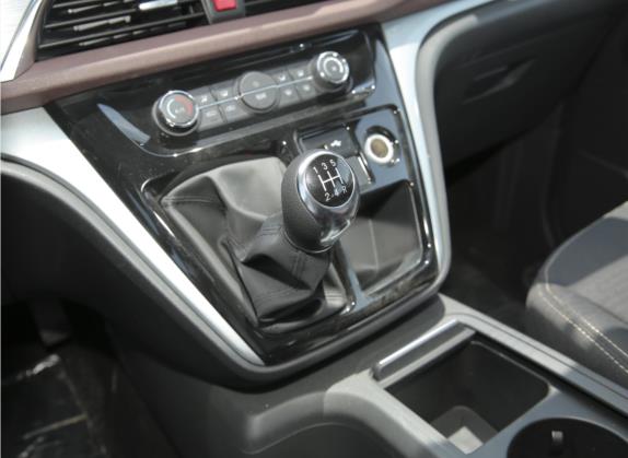 2022款 1.8L 7座标准版 中控类   挡把