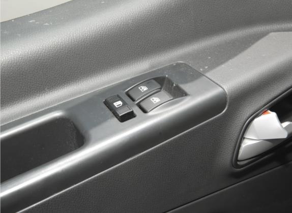 2022款 1.8L 7座标准版 车厢座椅   门窗控制