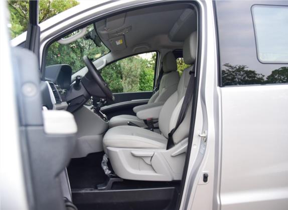 瑞风M4 2018款 2.0T DCT行政版 车厢座椅   前排空间