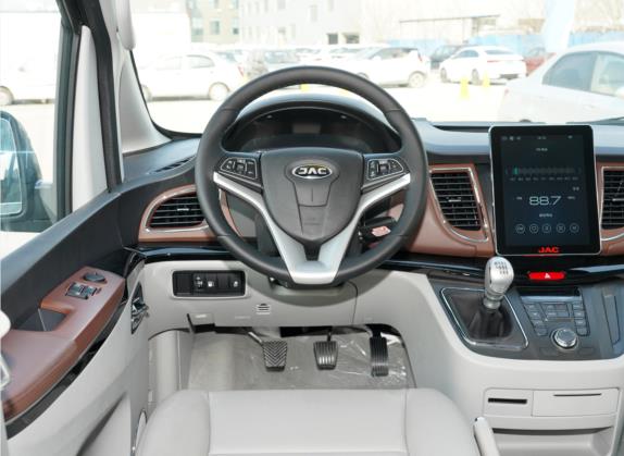 瑞风L5 2022款 2.0T 手动柴油版 中控类   驾驶位