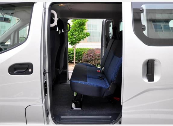 日产NV200 2010款 1.6L 豪华型 车厢座椅   后排空间