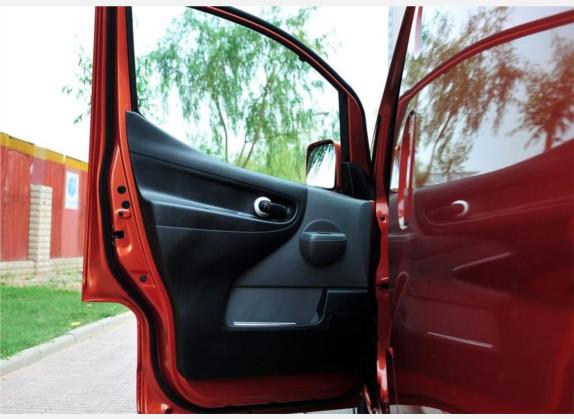 日产NV200 2010款 1.6L 232座 尊贵型 车厢座椅   前门板