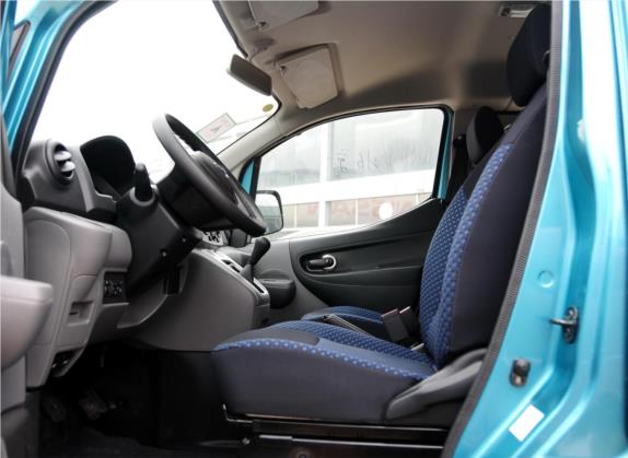 日产NV200 2011款 1.6L 223座 尊雅型 车厢座椅   前排空间