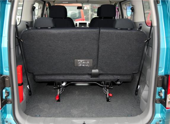 日产NV200 2011款 1.6L 223座 尊雅型 车厢座椅   后备厢