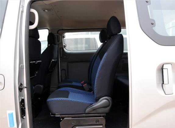 日产NV200 2011款 1.6L 223座 尊贵型 车厢座椅   后排空间