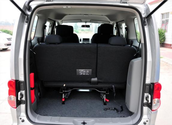 日产NV200 2011款 1.6L 223座 尊贵型 车厢座椅   后备厢