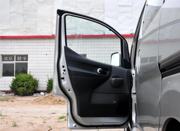 日产NV200 2011款 1.6L 223座 尊贵型 车厢座椅   前门板