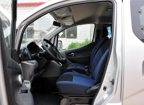 日产NV200 2011款 1.6L 232座 尊雅型 车厢座椅   前排空间