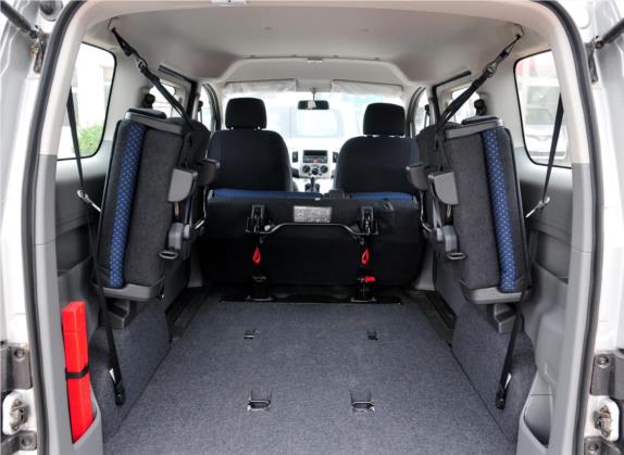 日产NV200 2011款 1.6L 232座 尊雅型 车厢座椅   后备厢